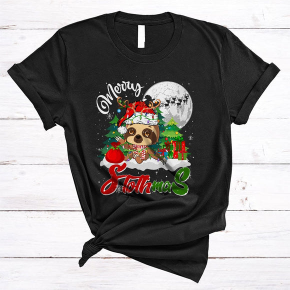 MacnyStore - Merry Slothmas, Adorable Cool Christmas Santa Reindeer Sloth, Animal Lover X-mas Pajama T-Shirt