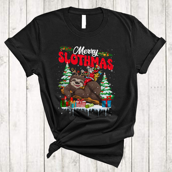 MacnyStore - Merry Slothmas, Humorous Christmas Lights Santa Riding Sloth Reindeer, X-mas Animal Lover T-Shirt