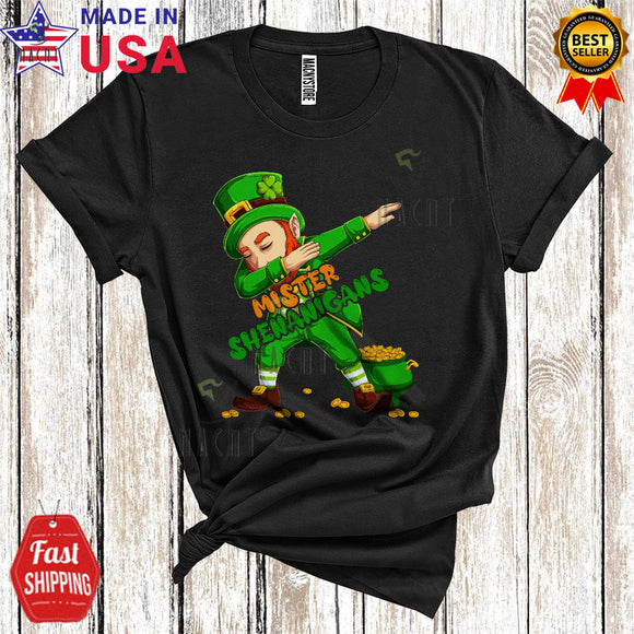 MacnyStore - Mister Shenanigans Cool Funny St. Patrick's Day Irish Shamrocks Dabbing Leprechaun Gold Pot Lover T-Shirt