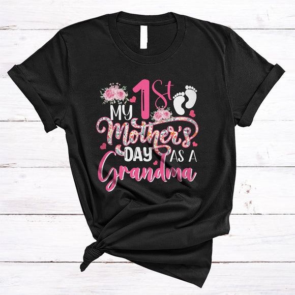 MacnyStore - My 1st Mother's Day As A Grandma, Flowers Pregnancy Announcement Baby Footprint, Family T-Shirt