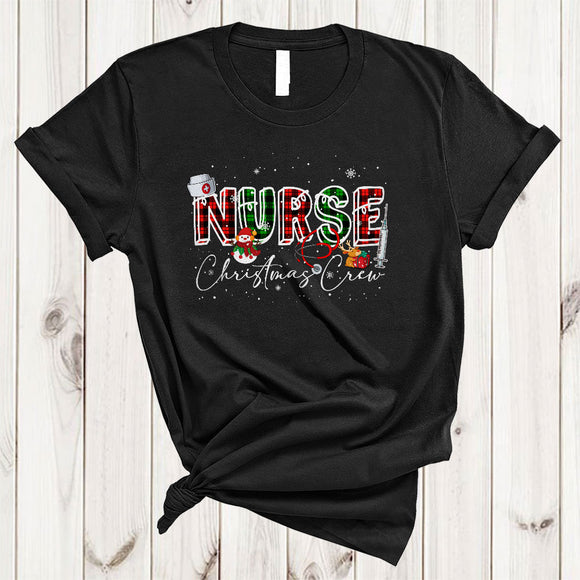 MacnyStore - Nurse Christmas Crew, Cheerful Red Green Plaid Snow Around, X-mas Nurse Nursing Lover T-Shirt