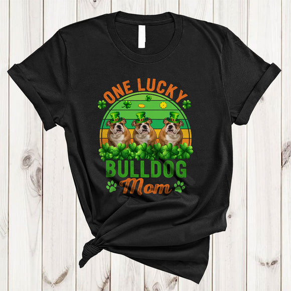 MacnyStore - One Lucky Bulldog Mom, Lovely St. Patrick's Day Three Leprechaun Dog, Retro Shamrocks T-Shirt