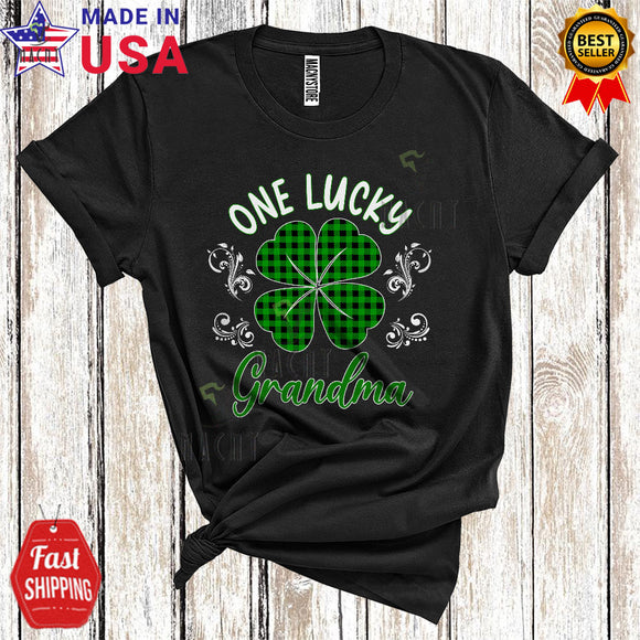 MacnyStore - One Lucky Grandma Cute Happy St. Patrick's Day Family Group Green Plaid Shamrock Shape Lover T-Shirt