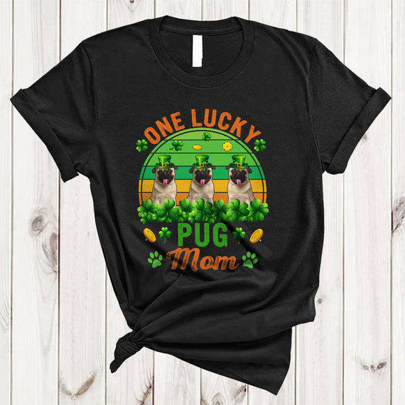 MacnyStore - One Lucky Pug Mom, Lovely St. Patrick's Day Three Leprechaun Dog, Retro Shamrocks T-Shirt