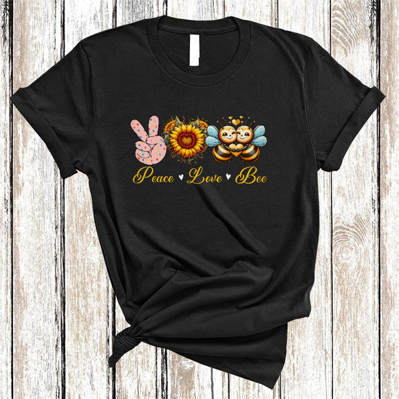 MacnyStore - Peace Love Bee, Amazing Cute Peace Hand Sign Heart Shape Sunflower, Bee Animal Lover T-Shirt