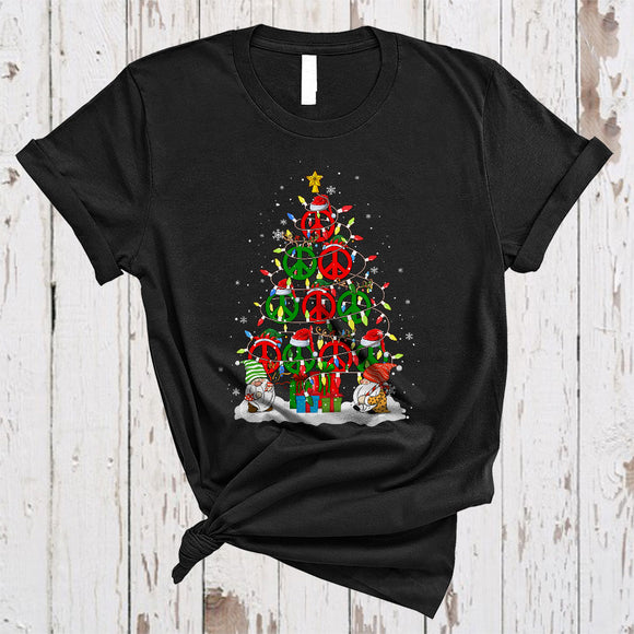 MacnyStore - Peace Sign As Christmas Tree, Wonderful X-mas Lights Peace Sign Lover, X-mas Snow Around Gnomes T-Shirt