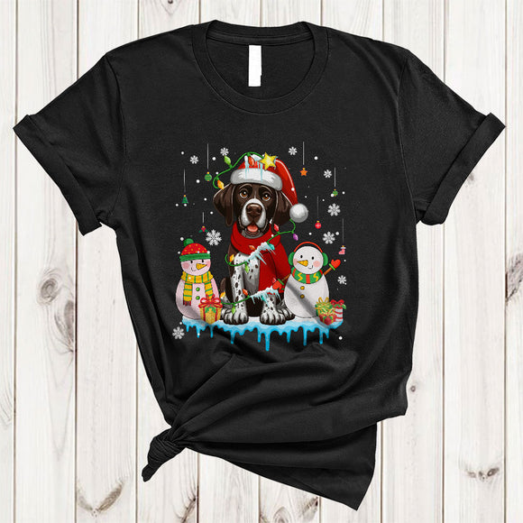 MacnyStore - Santa German Shorthaired Pointer Dog, Awesome Cool Christmas Lights Snowman, Snow Around T-Shirt