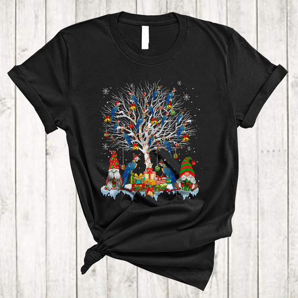 MacnyStore - Santa Reindeer ELF Macaw Bird On Christmas Tree, Cute X-mas Gnomes Bird, Snow Around T-Shirt