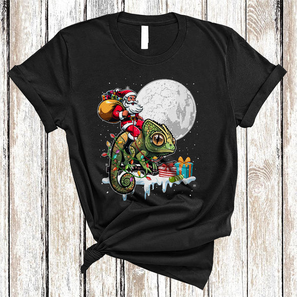 MacnyStore - Santa Riding Chameleon Reindeer, Humorous Christmas Santa Chameleon, X-mas Lights Animal Lover T-Shirt