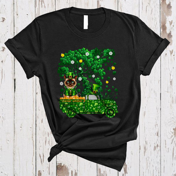 MacnyStore - Siamese Cat On Green Pickup Truck, Lovely St. Patrick's Day Shamrock Tree, Lucky Irish Group T-Shirt
