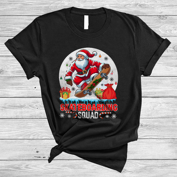 MacnyStore - Skateboarding Squad, Awesome Cool Christmas Santa Skater Lover, X-mas Family Group T-Shirt
