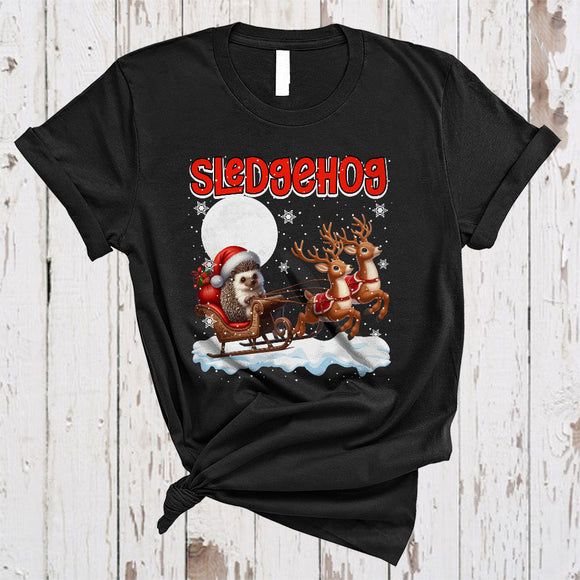 MacnyStore - Sledgehog, Lovely Merry Christmas Santa Hedgehog Ski Sled Reindeer, X-mas Snow Around T-Shirt