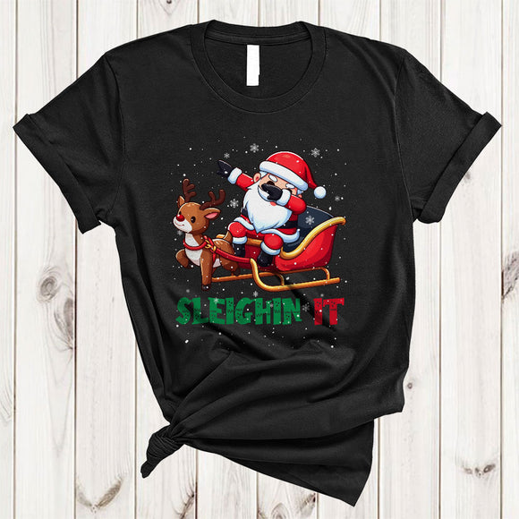 MacnyStore - Sleighin It, Cheerful Christmas Santa Dabbing Sleigh Reindeer, Snow Around X-mas Lover T-Shirt