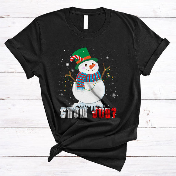 MacnyStore - Snow Job, Cool Adorable Christmas Snowman Snow Around, X-mas Lights Adult Family Group T-Shirt