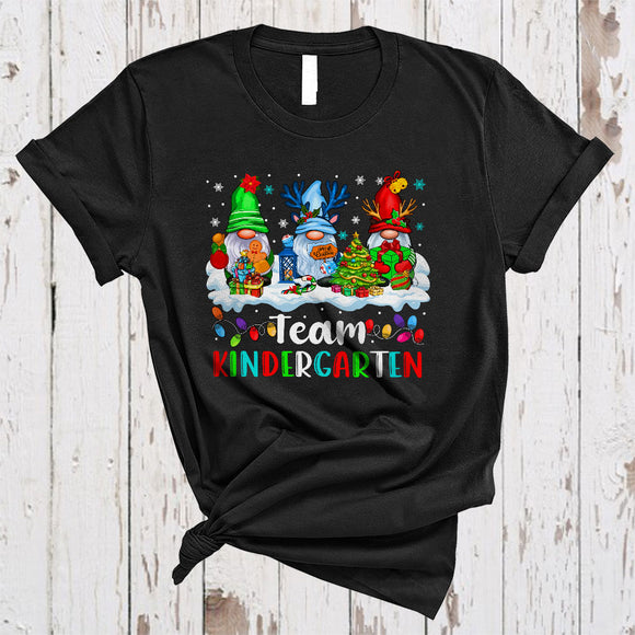 MacnyStore - Team kindergarten, Awesome Christmas Tree Gnomes Gnomies, X-mas Student Teacher Group T-Shirt