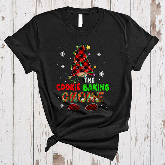 MacnyStore - The Cookie Baking Gnome, Cute Red Plaid Christmas Lights Gnomes, Cookie Baker Lover T-Shirt