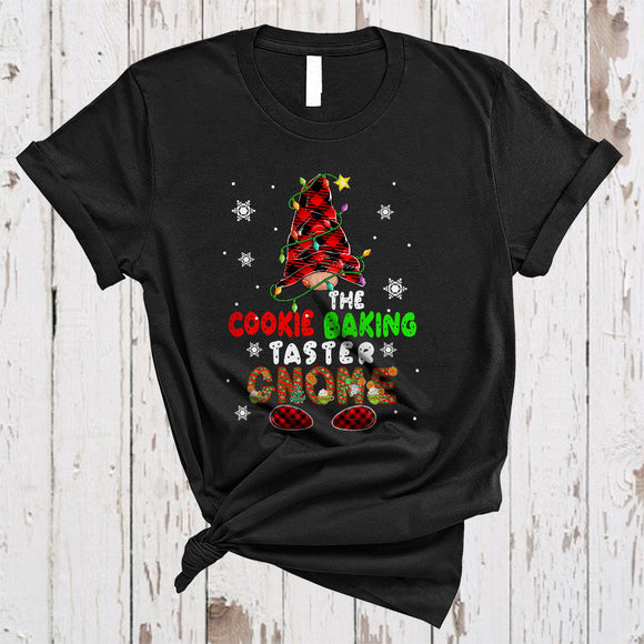 MacnyStore - The Cookie Baking Taster Gnome, Cute Red Plaid Christmas Lights Gnomes, Cookie Baker Lover T-Shirt