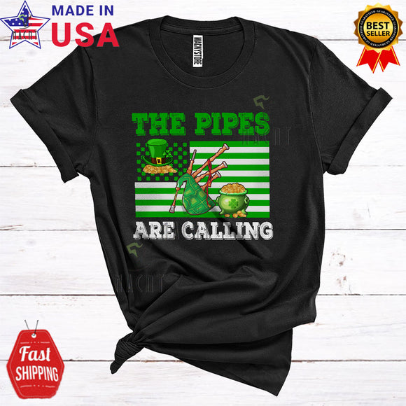 MacnyStore - The Pipes Are Calling Cool Funny St. Patrick's Day Irish Bagpipe American Flag Leprechaun Lover T-Shirt