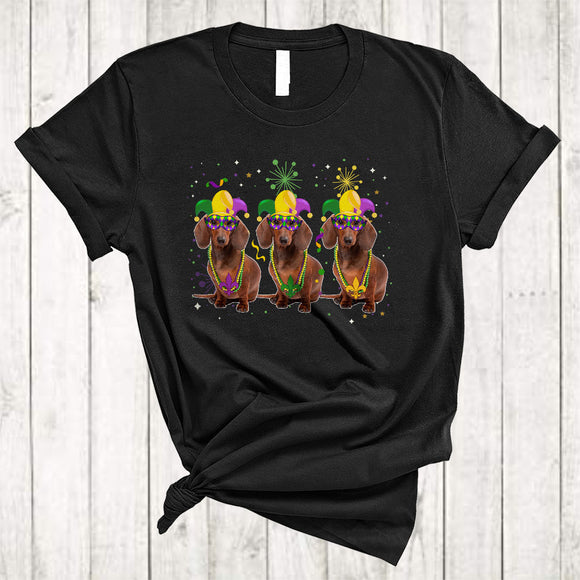 MacnyStore - Three Adorable Dachshund Wearing Jester Hat Beads, Cool Mardi Gras Costume, Parades Group T-Shirt