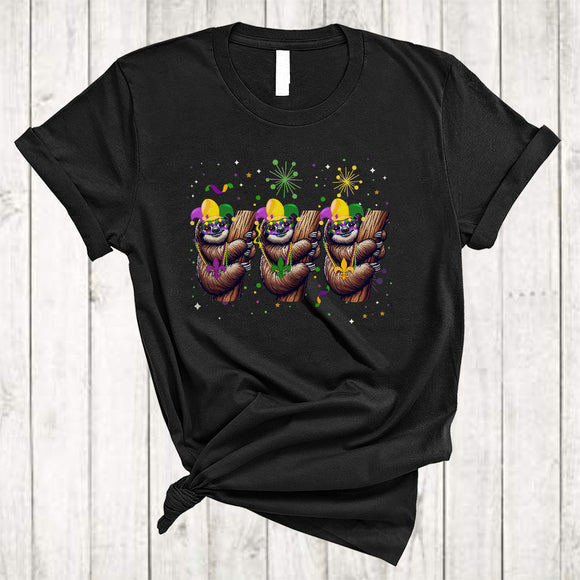 MacnyStore - Three Adorable Sloth Wearing Jester Hat Beads, Cool Mardi Gras Costume, Parades Group T-Shirt