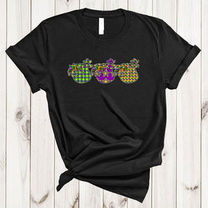 MacnyStore - Three Mardi Gras Sloth With Beads, Awesome Cute Sloth Wearing Jester Hat, Parade Group T-Shirt