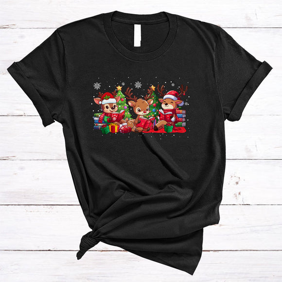 MacnyStore - Three Reindeers Reading Books, Adorable Christmas Librarian Bookworm, Reindeer Reading Lover T-Shirt