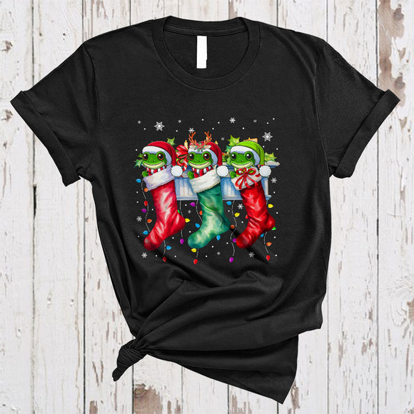 MacnyStore - Three Santa Reindeer ELF Frog In Christmas Socks, Colorful X-mas Animal, Family Group T-Shirt