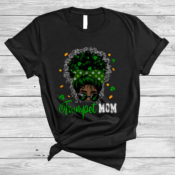 MacnyStore - Trumpet Mom, Cool St. Patrick's Day Messy Afro Bun Hair Women, Black African Musician Shamrock T-Shirt