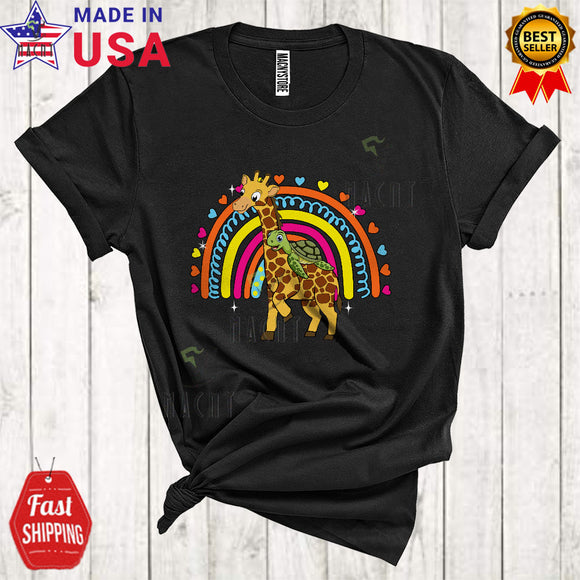 MacnyStore - Turtle Riding Giraffe Funny Cool Rainbow Turtle Giraffe Matching Zoo Animal Lover T-Shirt