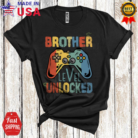 MacnyStore - Vintage Brother Level Unlocked Cool Funny Pregnancy Announcement Video Games Gamer Gaming Lover T-Shirt