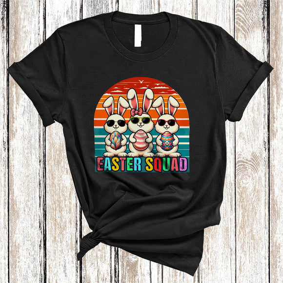 MacnyStore - Vintage Retro Easter Squad, Lovely Easter Day Three Bunny Hunting Egg, Egg Hunt Family Group T-Shirt