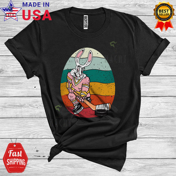 MacnyStore - Vintage Retro Egg Shape Bunny Playing Hockey Cool Funny Easter Sport Player Team T-Shirt