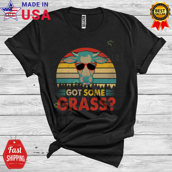 MacnyStore - Vintage Retro Got Some Grass Cool Funny Cow Wearing Sunglasses Farmer Farm Animal Lover T-Shirt