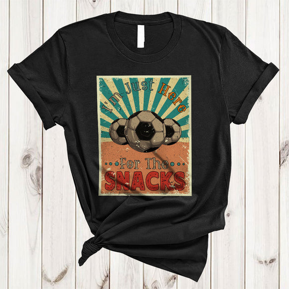 MacnyStore - Vintage Retro I'm Just Here For The Snacks, Humorous Soccer Equipment, Sport Player Team T-Shirt