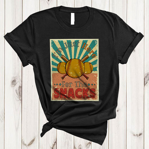 MacnyStore - Vintage Retro I'm Just Here For The Snacks, Humorous Softball Equipment, Sport Player Team T-Shirt