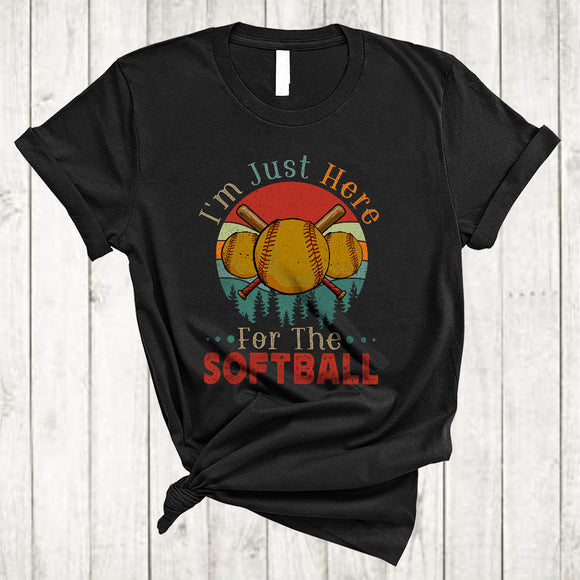 MacnyStore - Vintage Retro I'm Just Here For The Softball, Humorous Sports Player Playing Team, Family T-Shirt