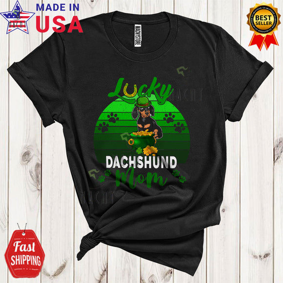 MacnyStore - Vintage Retro Lucky Dachshund Mom Cute Cool St. Patrick's Day Irish Gold Pot Family Lover T-Shirt