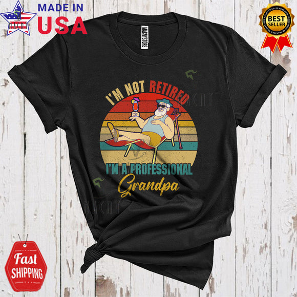 MacnyStore - Vintage Retro Not Retired I'm A Professional Grandpa Cool Funny Father's Day Family Retirement T-Shirt
