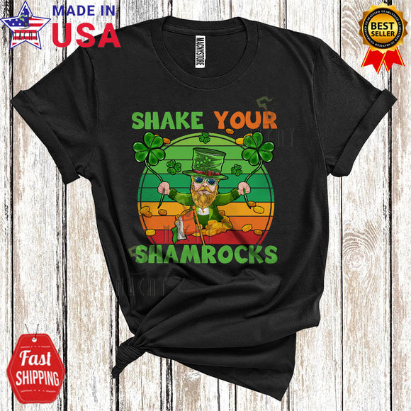 MacnyStore - Vintage Retro Shake Your Shamrocks Funny Cool St. Patrick's Day Irish Leprechaun With Shamrocks Lover T-Shirt